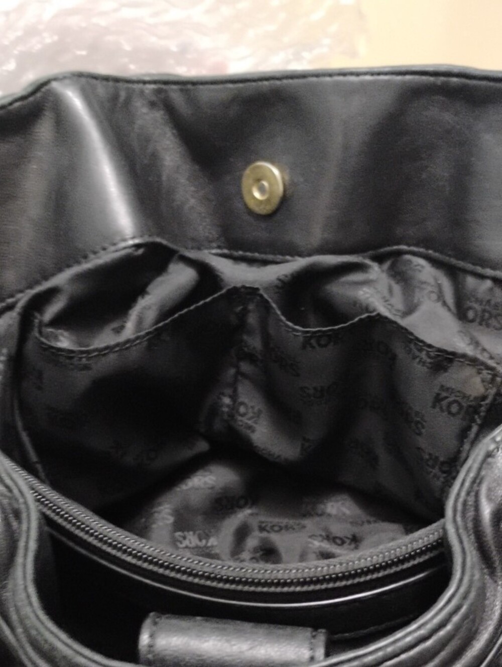 Michael Kors Black 3 Compartment lambskin Leather Tote Bag with Gold Accents - Picture 10 of 11